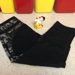 Fabletics black and gray camouflage capri
